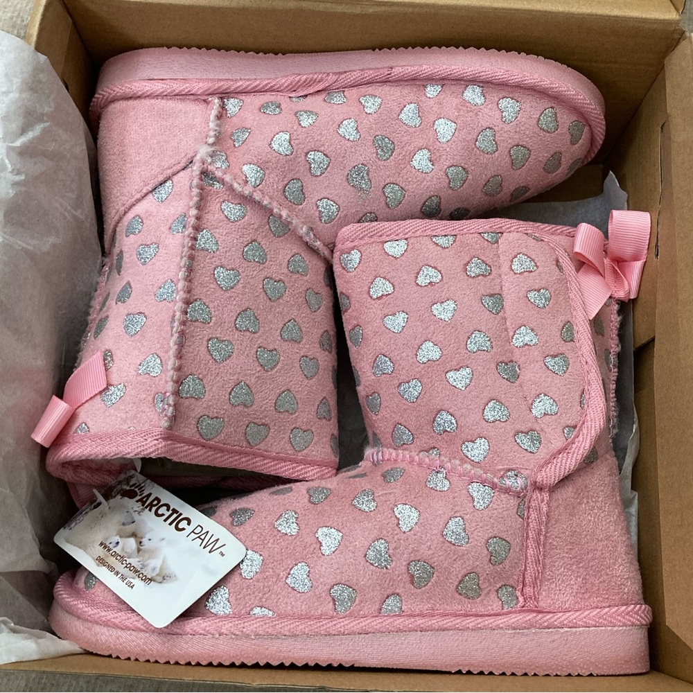 NEW Arctic Paw Girl’s pink winter boots with silver metallic hearts - Size 1